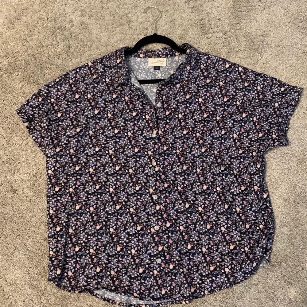 Universal Thread floral top